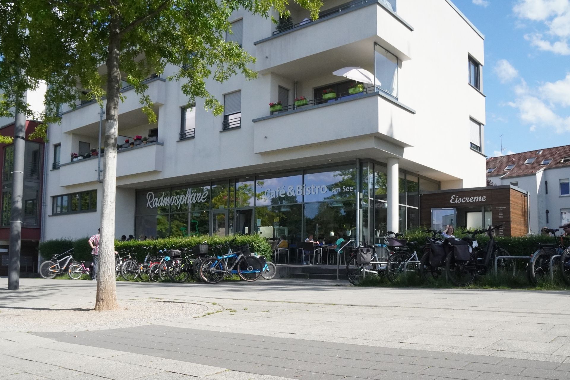 Jule Wagner, Radmosphäre, a café on Niederfeldsee in Essen
