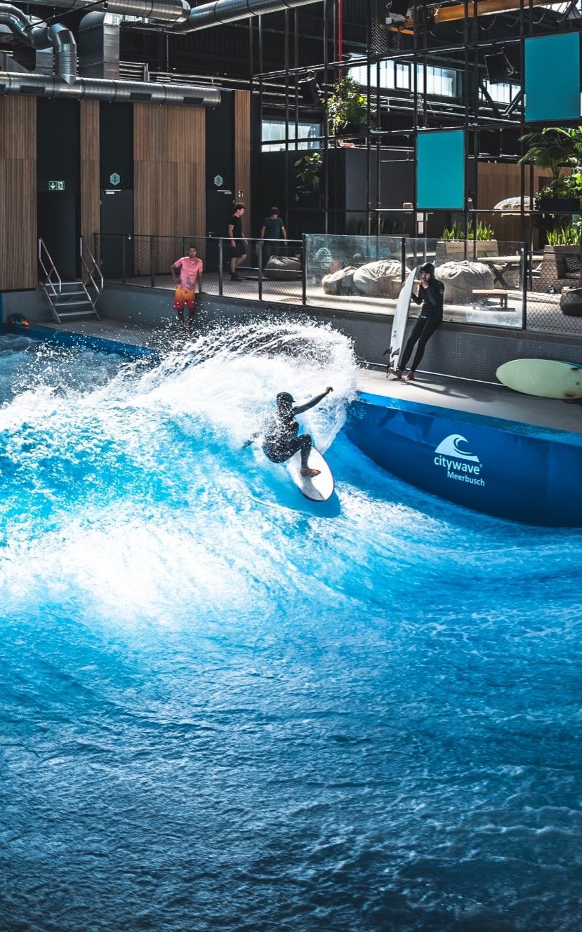 Surfers in the Rhine Reef, Düsseldorf