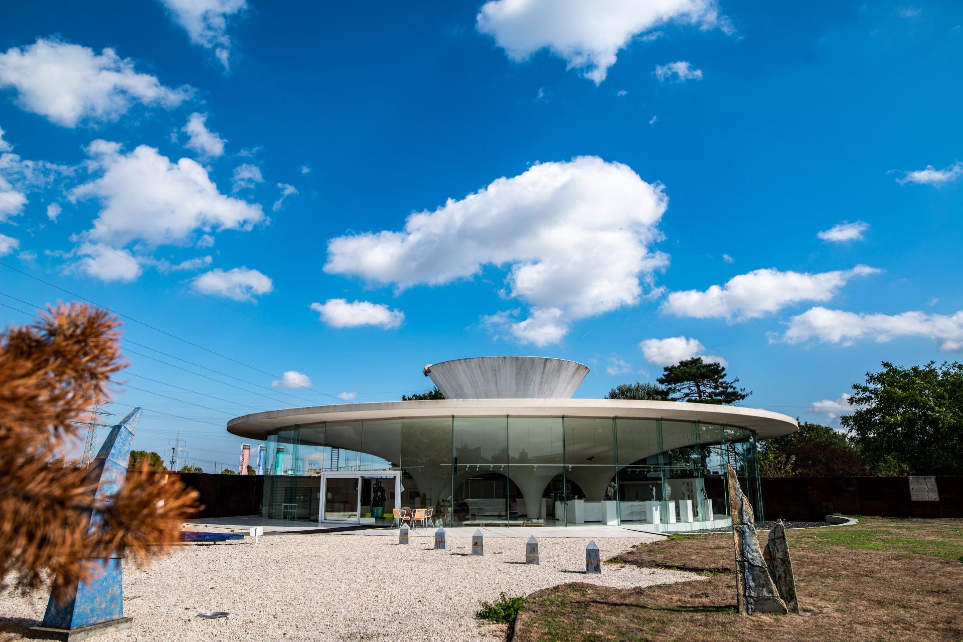 The silhouette of the KERAMION resembles the shape of a potter's wheel