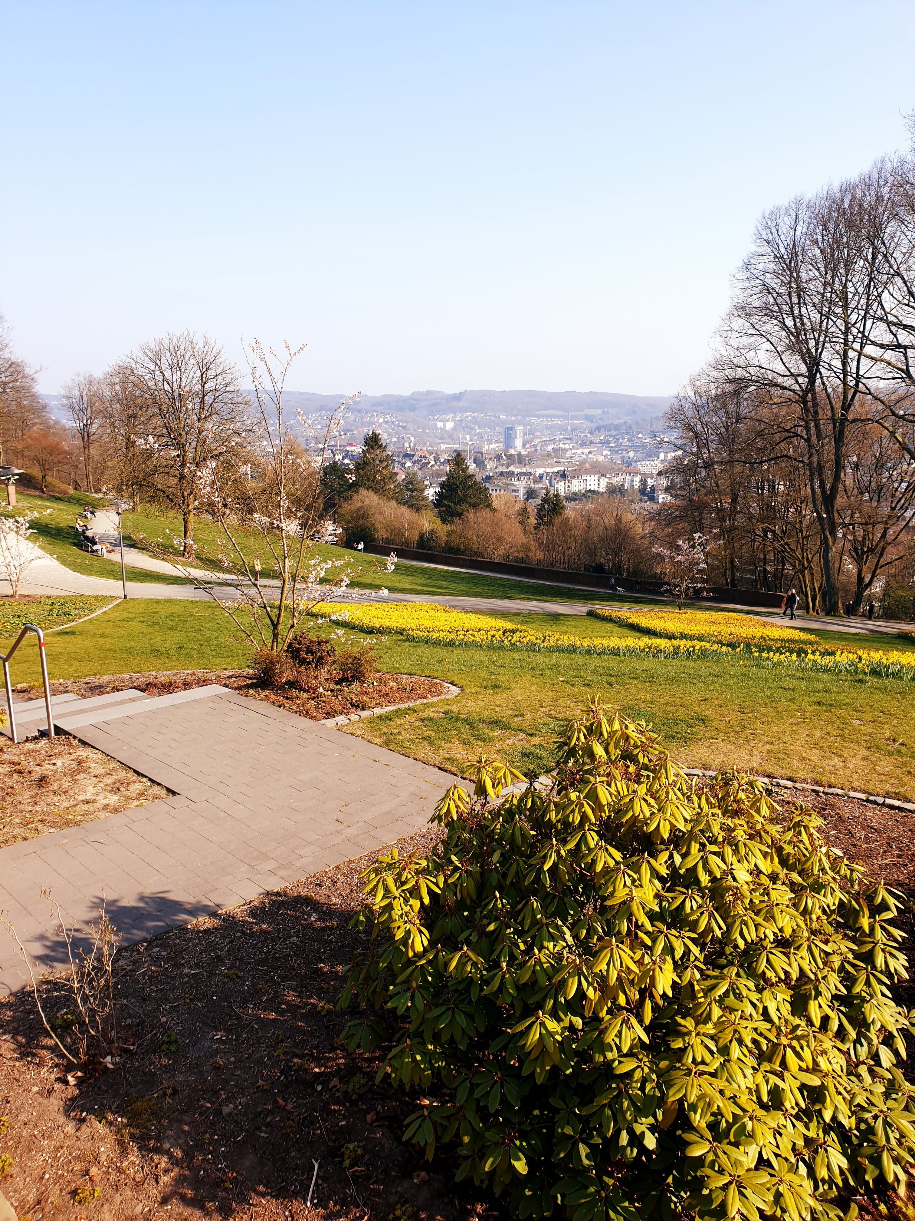 A panoramic path leads past attractions and flower beds in Wuppertal's Nordpark