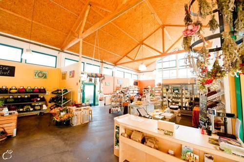 The farm store offers the opportunity to buy fresh and regional produce directly from the producer
