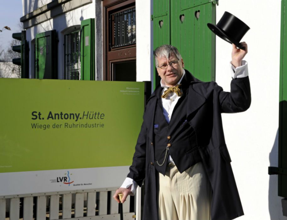 The hut manager of the St. Antony hut introduces himself to the guests