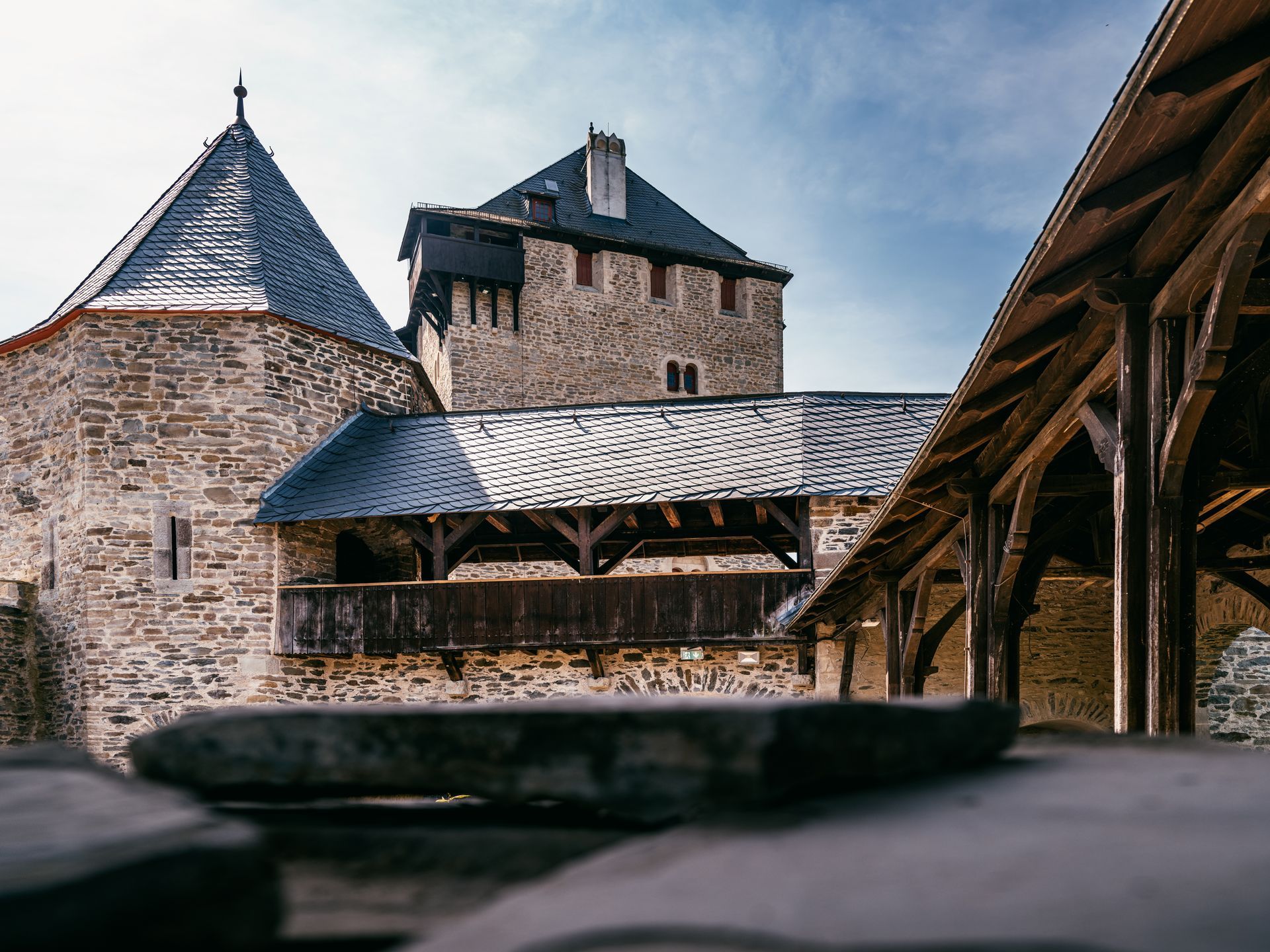 Castle Burg in Solingen: View of the north terrace with wooden constructions.