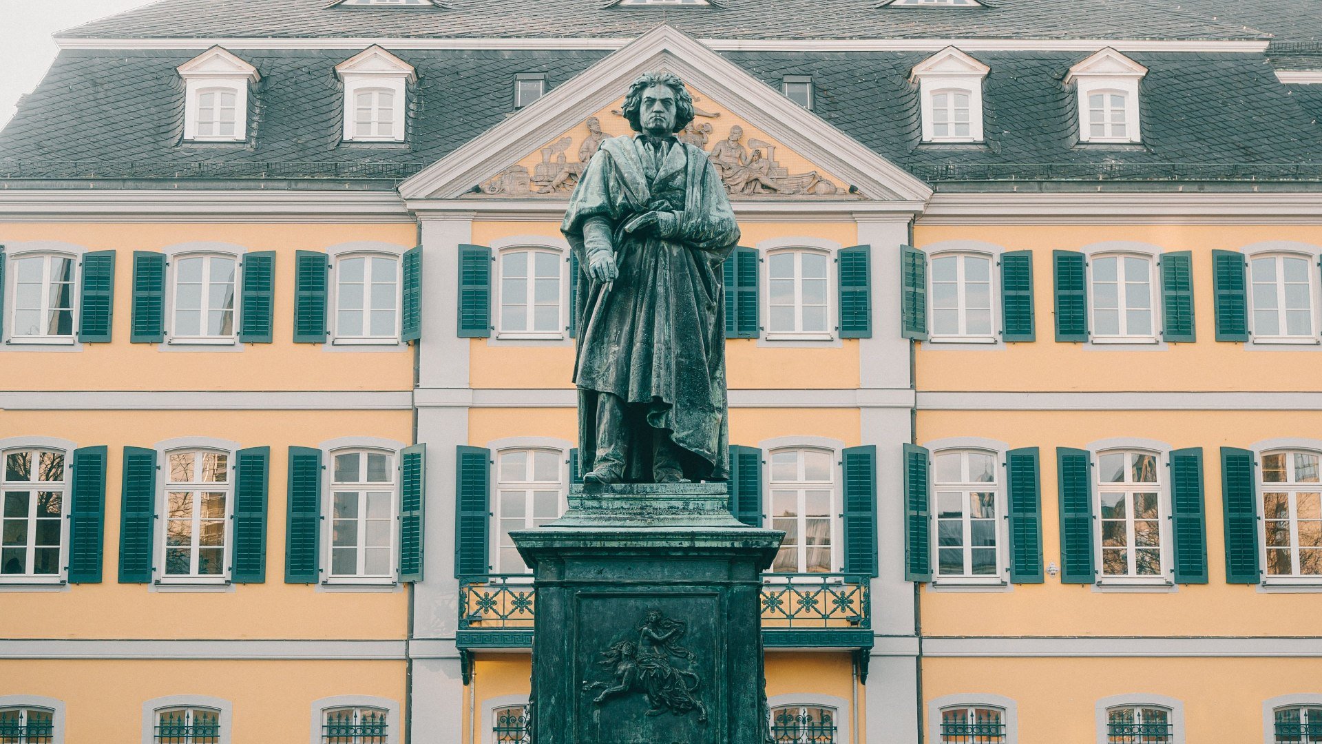 The Beethoven monument on the Münsterplatz in Bonn, © Johannes Höhn
