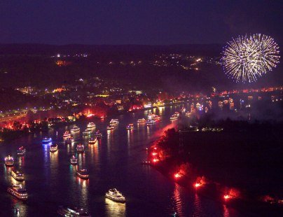 Thanks to fireworks and festively illuminated ships, the Rhine is on fire, © Tourismus &amp; Congress GmbH Region Bonn/Rhein-Sieg/Ahrweiler