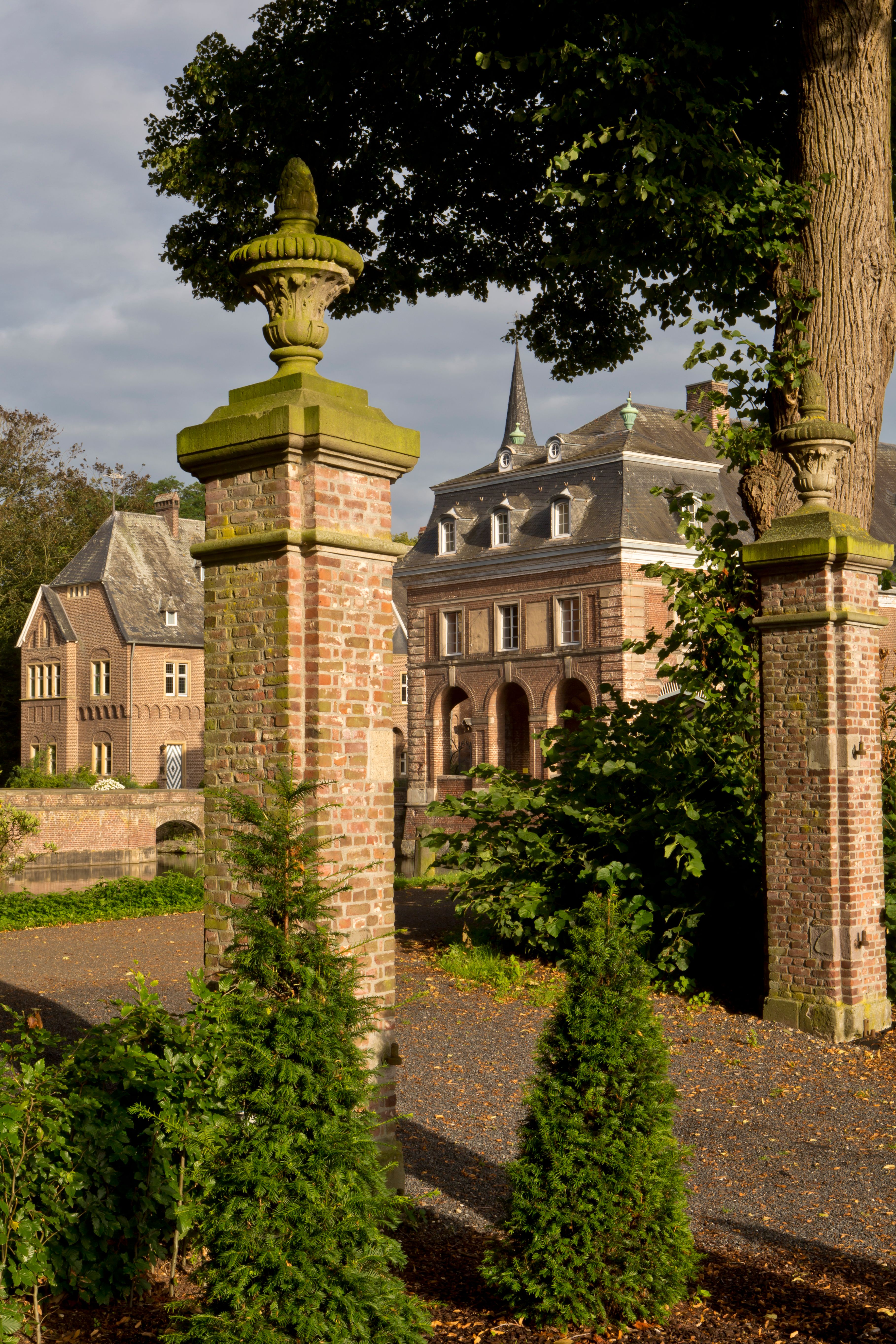 The moated castle looks back on a long history.