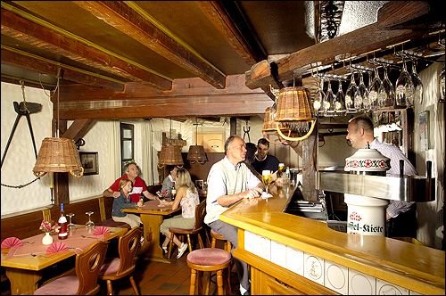If you like, you can also take a seat at the counter in the potato box