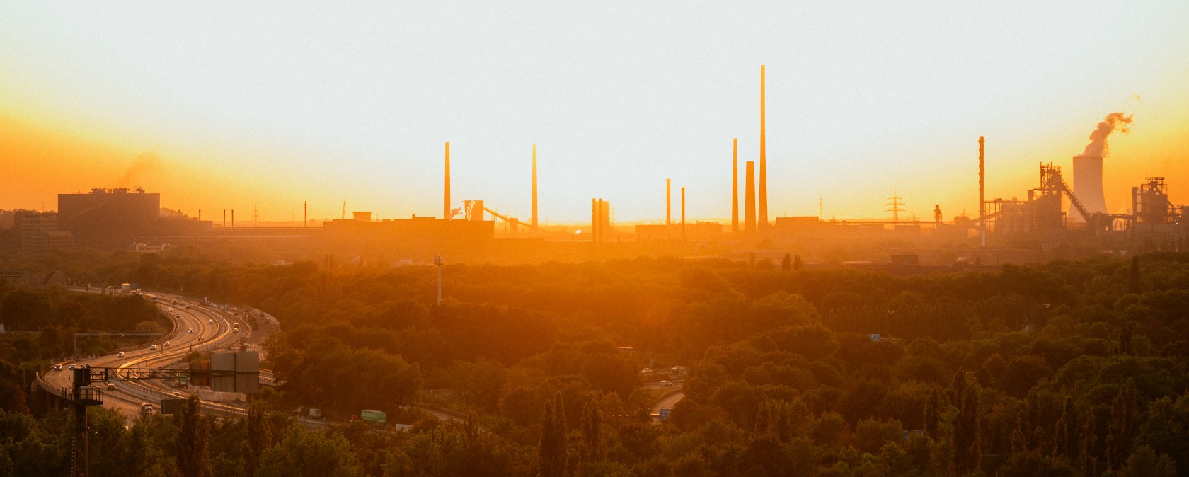 The silhouette of the Landschaftspark Duisburg-Nord looms on the horizon, © Johannes Höhn