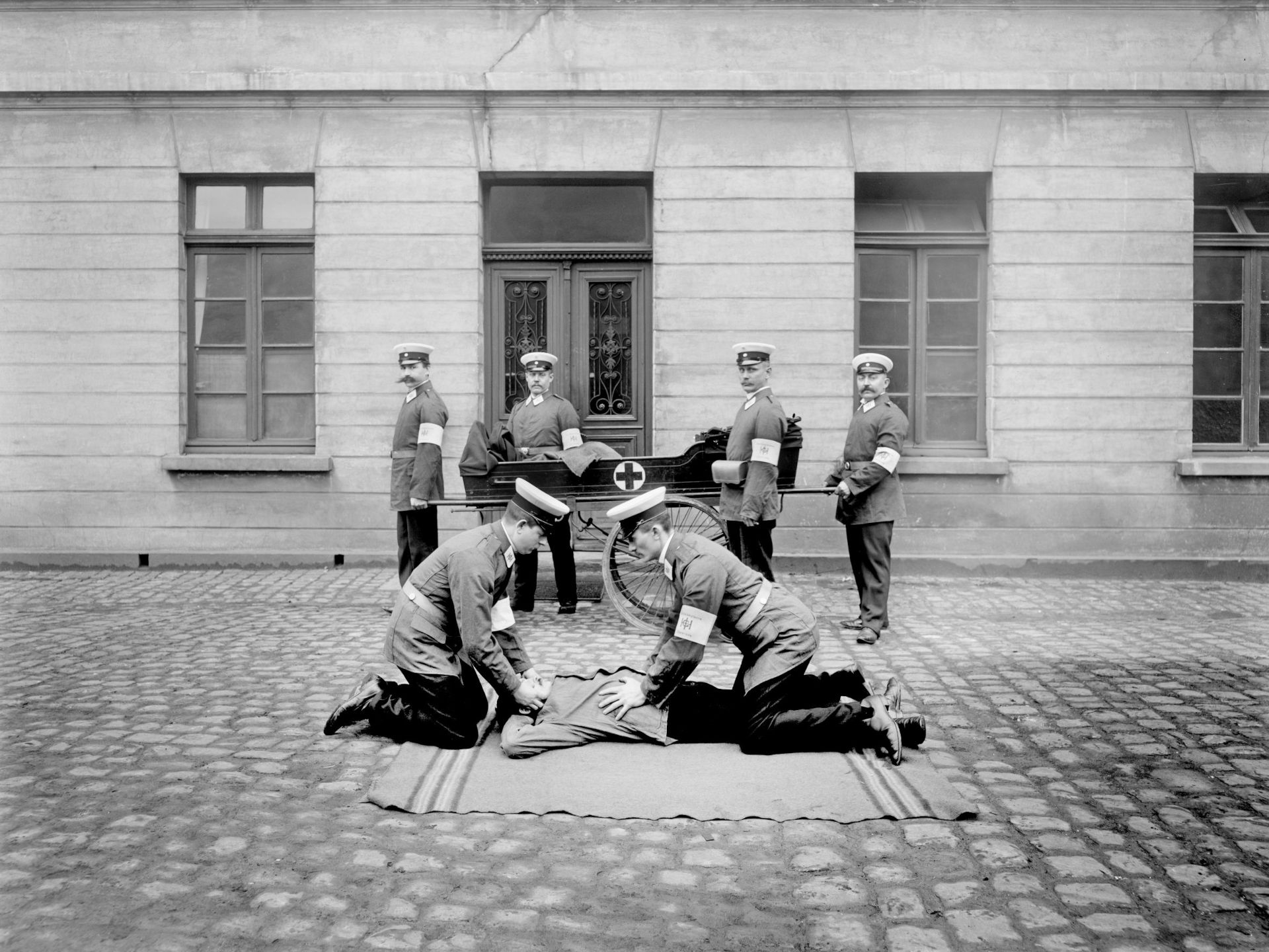 GHH ambulance crew, around 1910