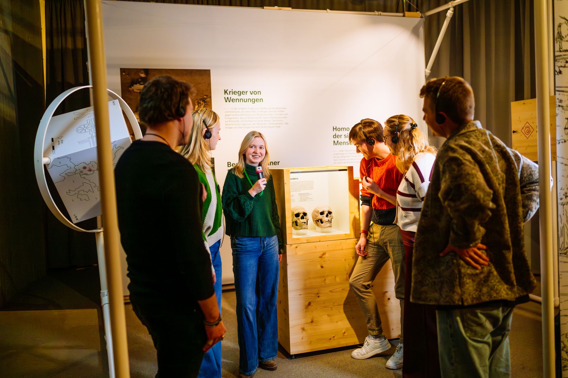 During a guided tour of the special exhibition "Two Million Years of Migration" at the Neanderthal Museum in Mettmann, guests can learn even more about significant migration events