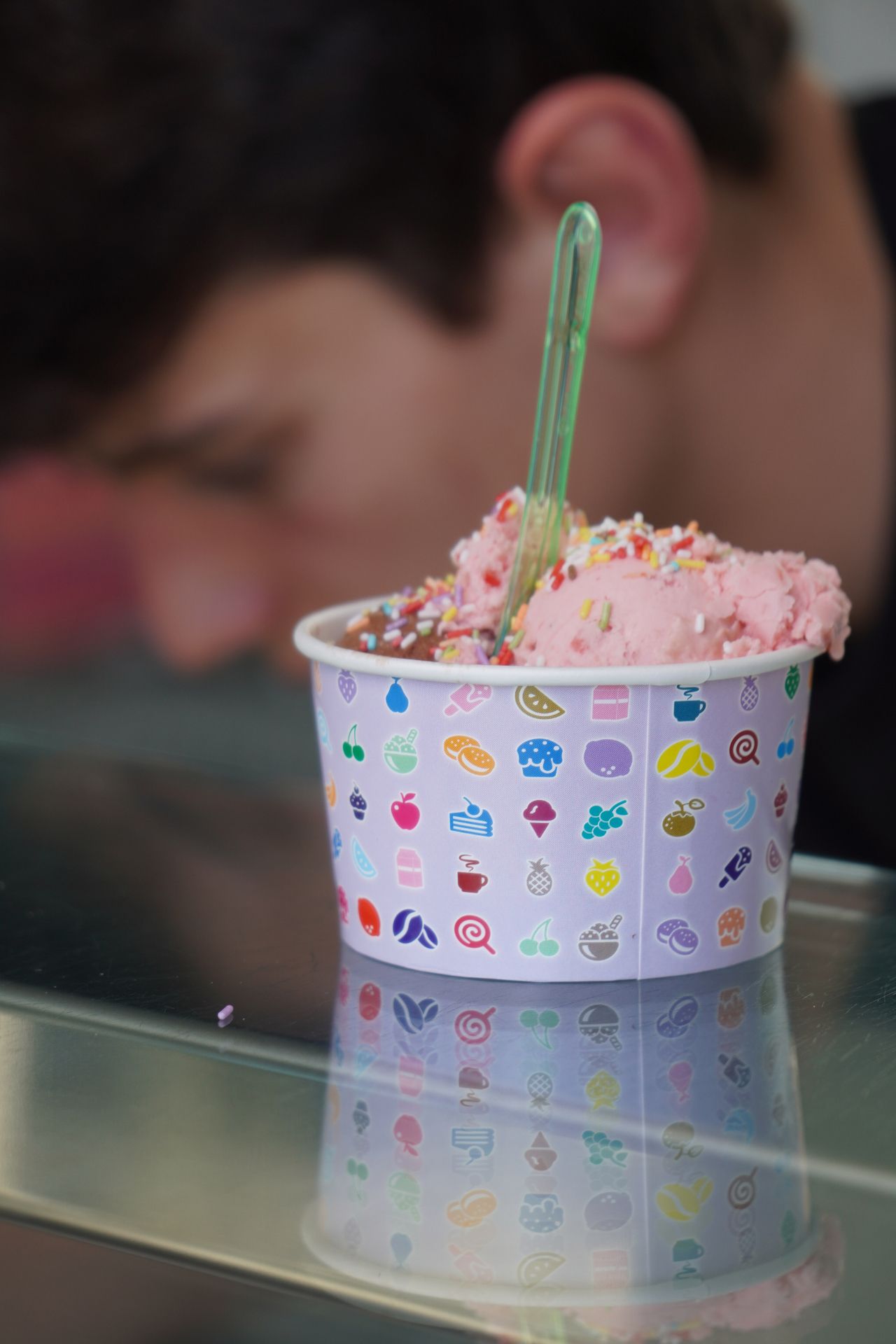 Jule Wagner, Perfect for the nice weather: ice cream at Radmosphäre on Niederfeldsee Essen