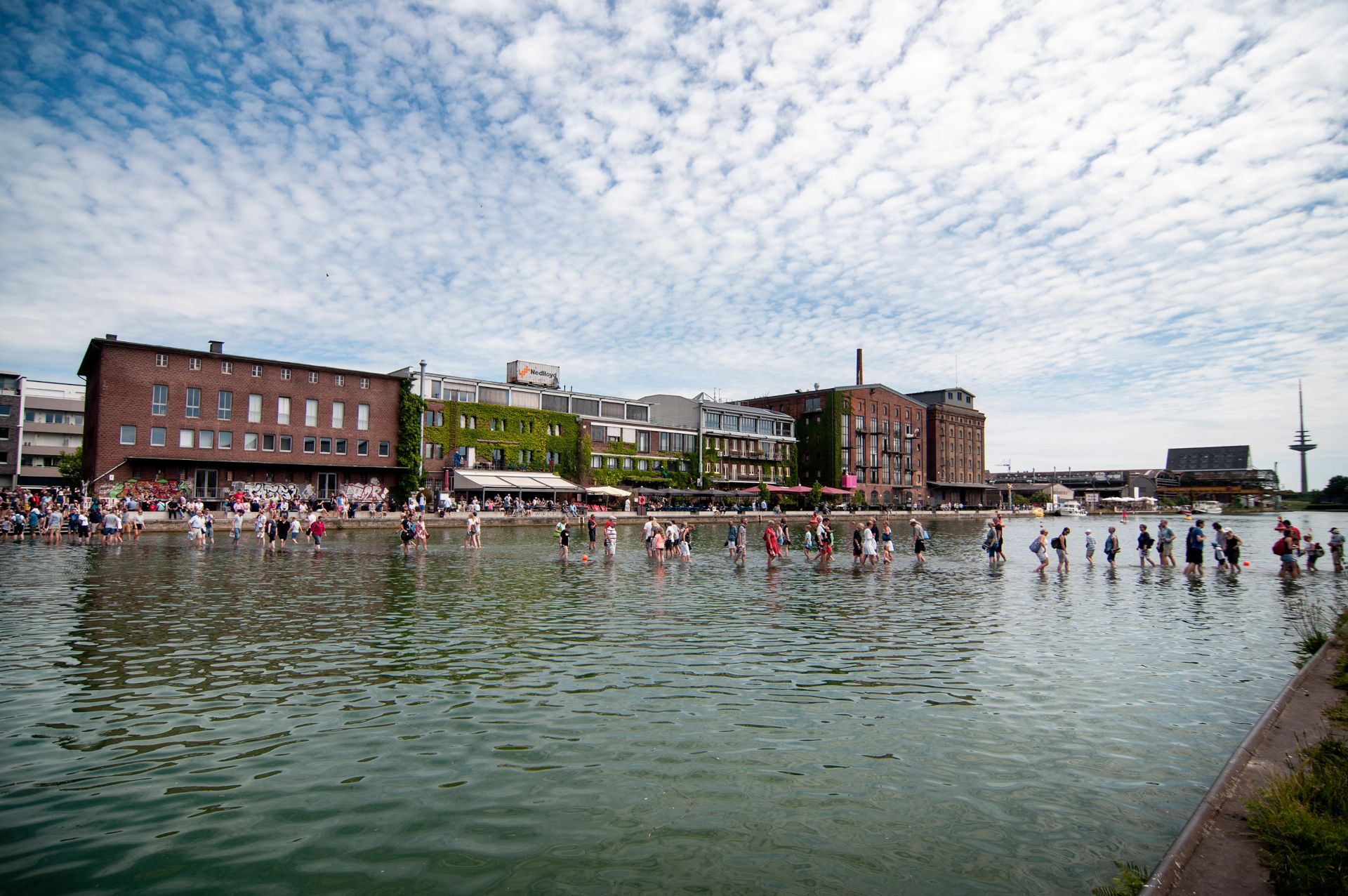 The installation "on Water" by artist Ayse Erkmen connected the two banks of Münster's city harbor for the Skulptur Projekte 2017