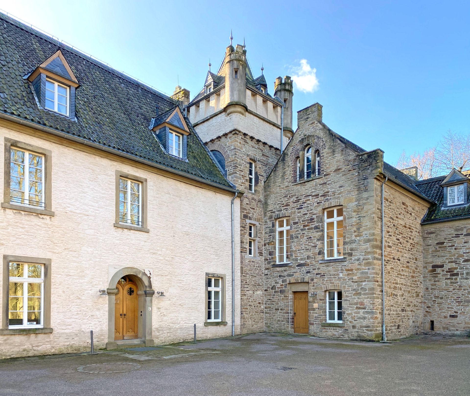 Since 1977, Werdringen moated castle has been owned by the city of Hagen.