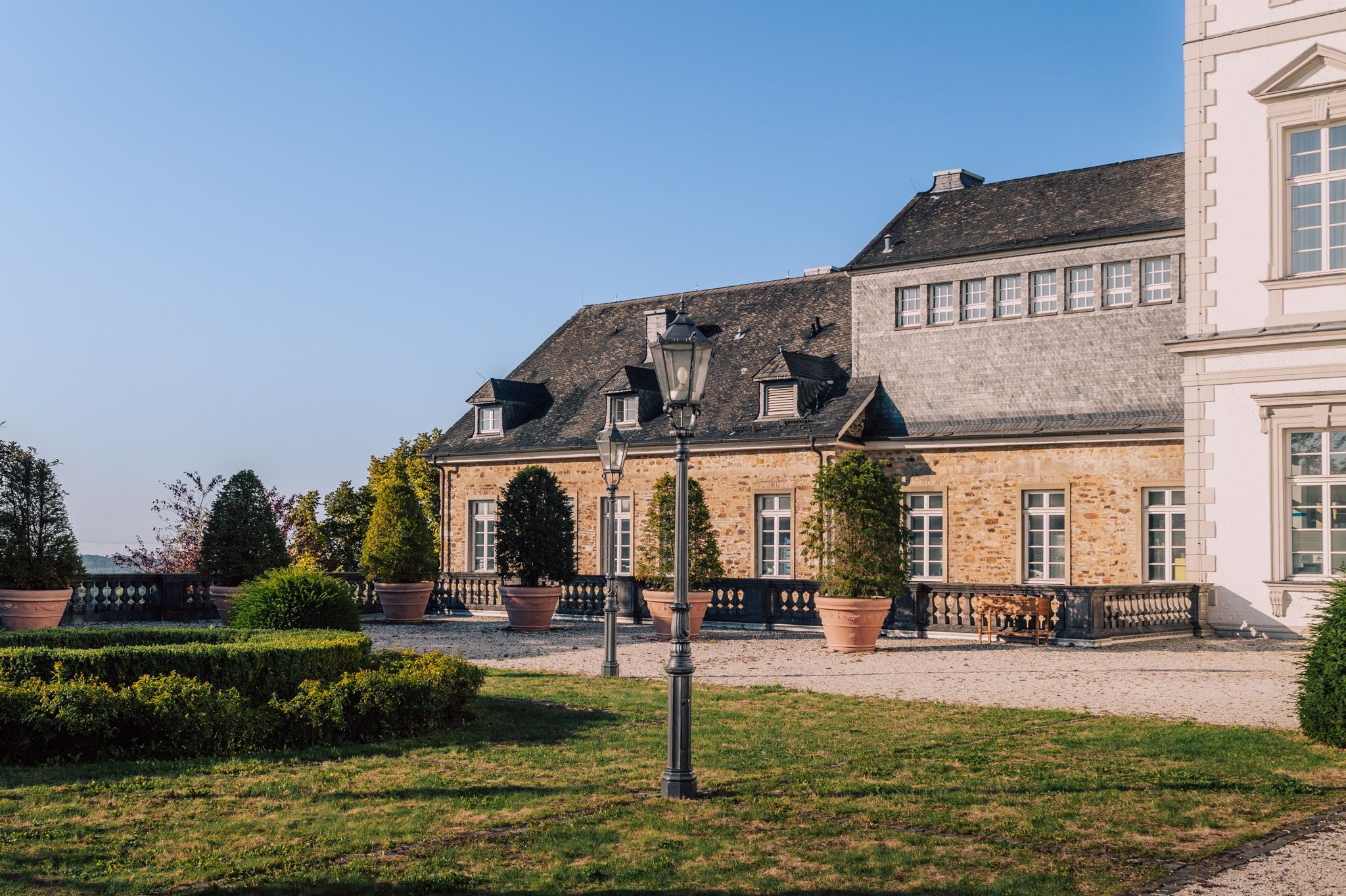 Exterior view of the Grandhotel Schloss Bensberg with a view of the garden in fall