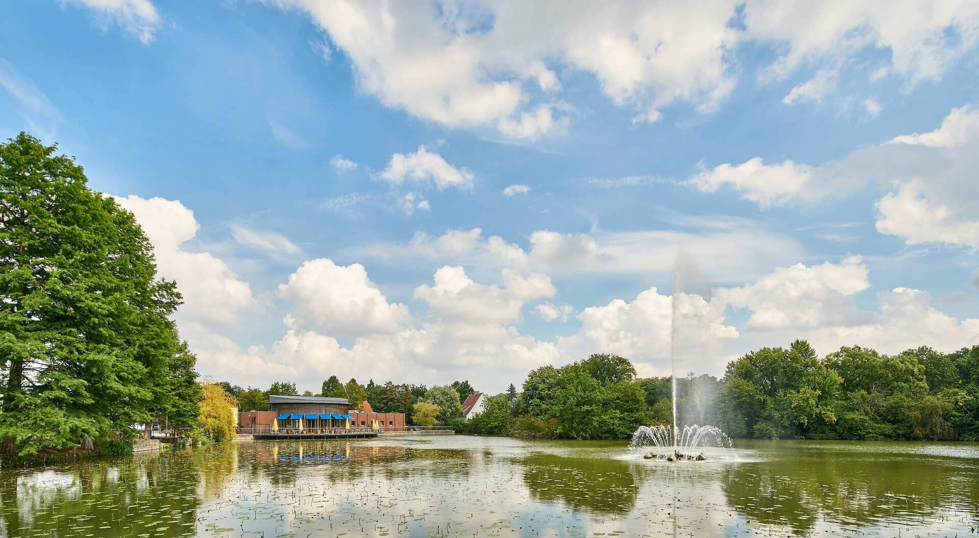 The Mühlensee is located in the middle of the Vier-Jahreszeiten-Park Oelde. Relaxation is guaranteed on a walk around the water