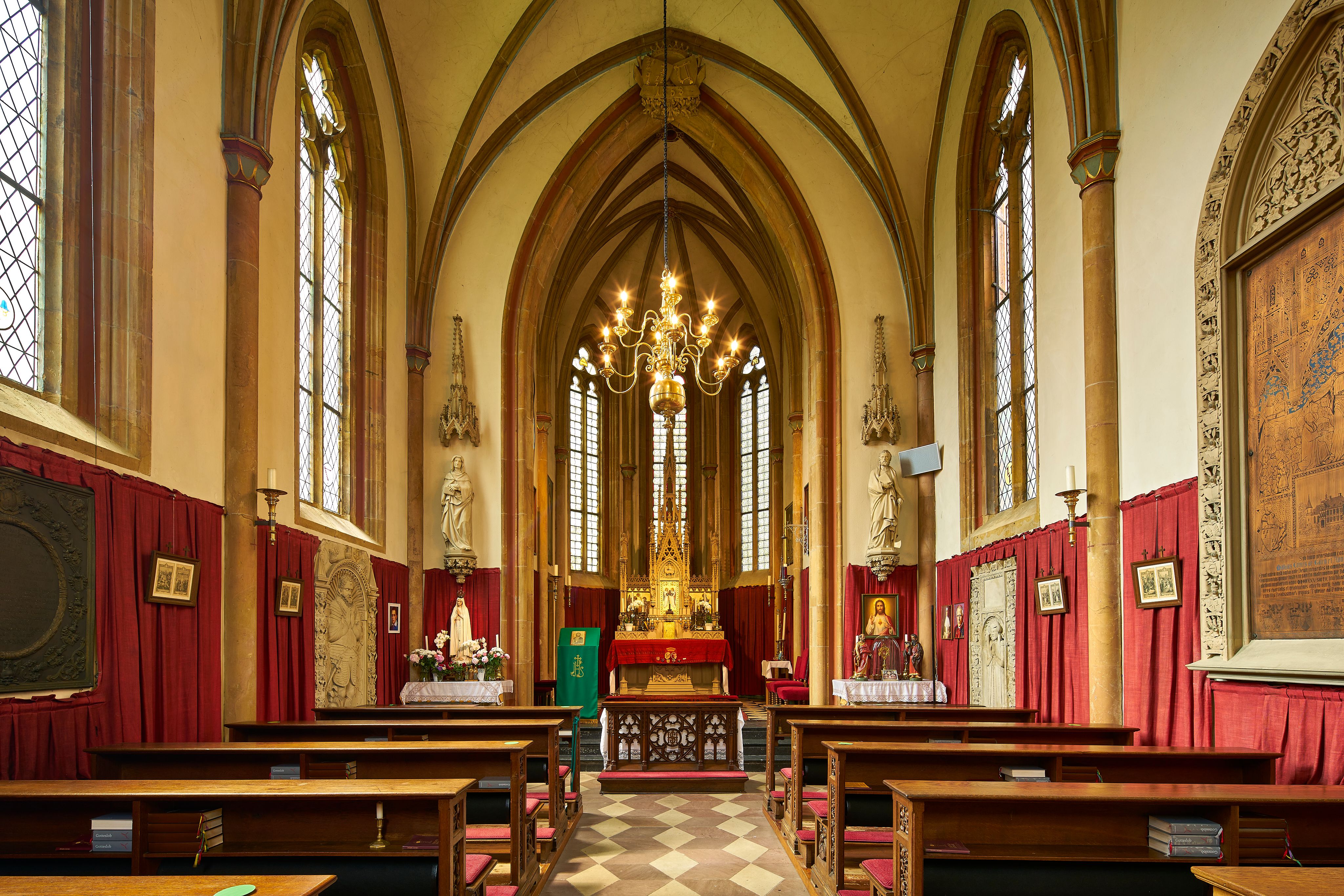 Guests can reflect in the chapel of Assen House. The castle is a spiritual center and a meeting place