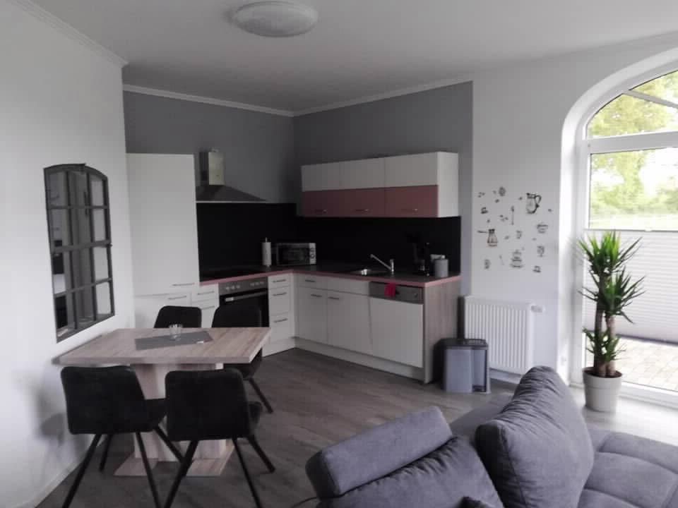 Kitchen and living room in the Kastanienallee vacation apartment