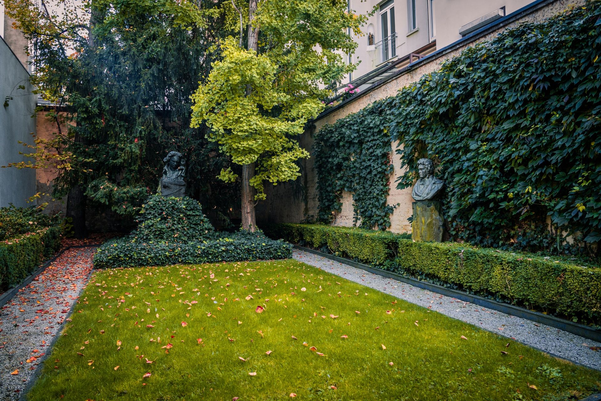 Small garden of the Beethoven birthplace, Bonn & the Rhein-Sieg region