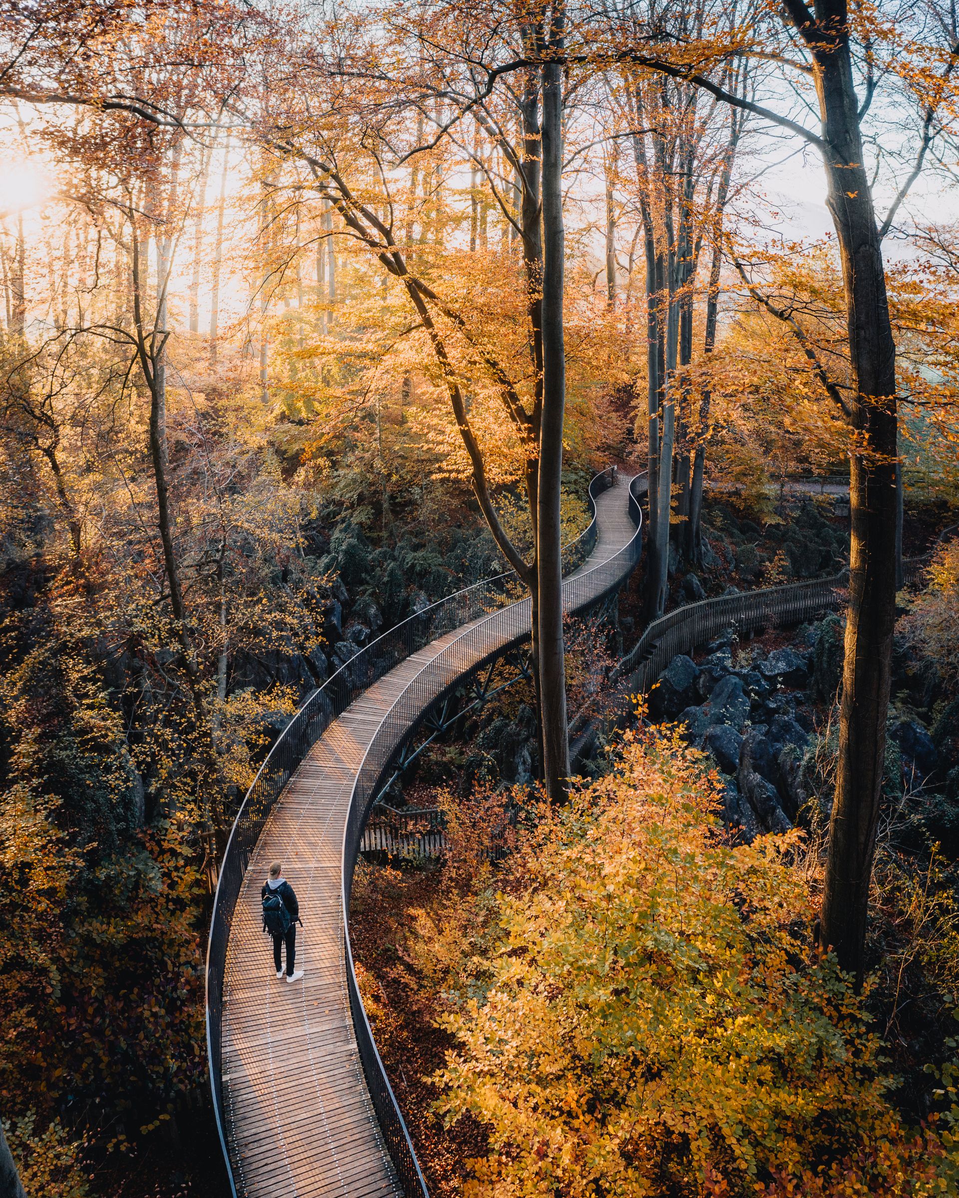 The mystical sea of rocks in Hemer was formed by the weathering of rocks. Today, footbridges lead over the barren rocks
