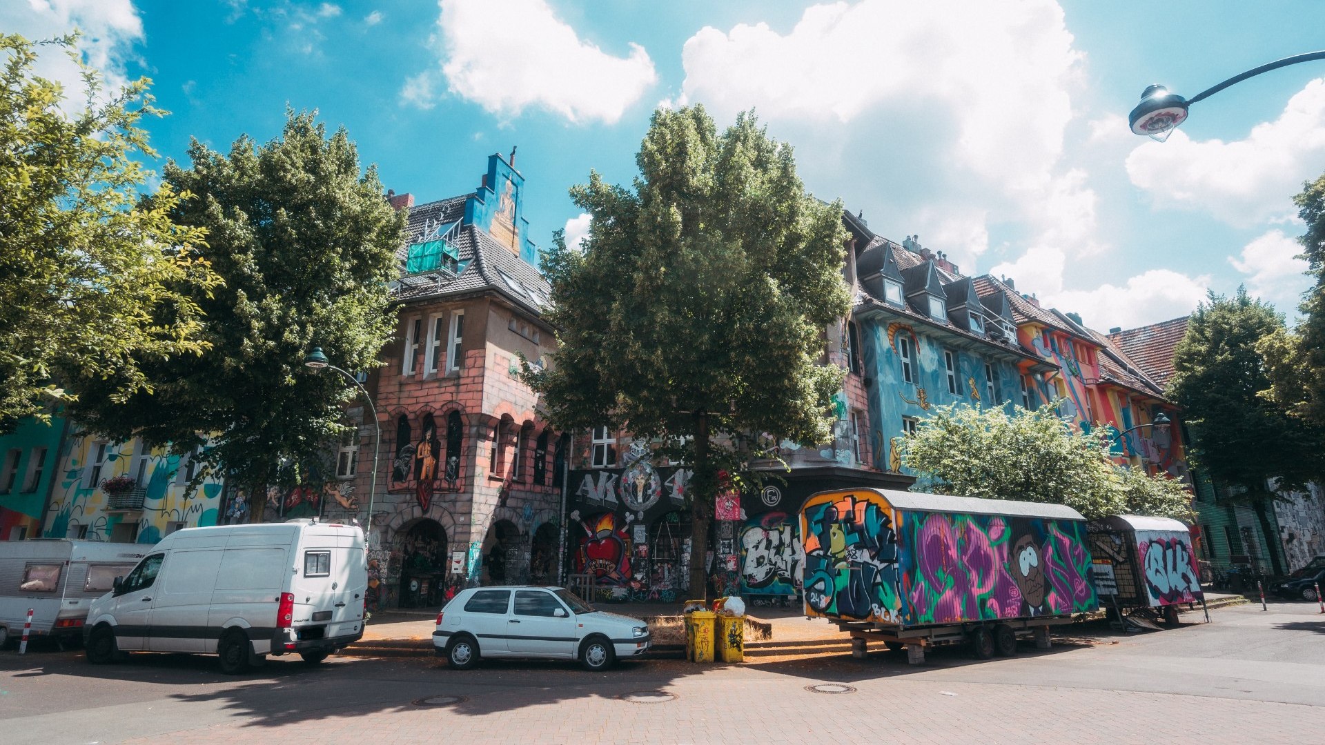 Street Art by the artists Majabrothers, Ben Mathis and the Föns Crew in Kiefernstrasse in Düsseldorf., © Johannes Höhn